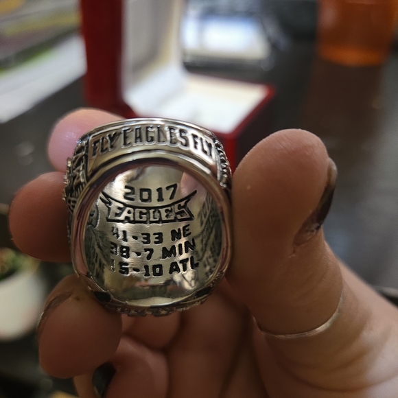Eagles Championship ring rep. - Picture 14 of 16